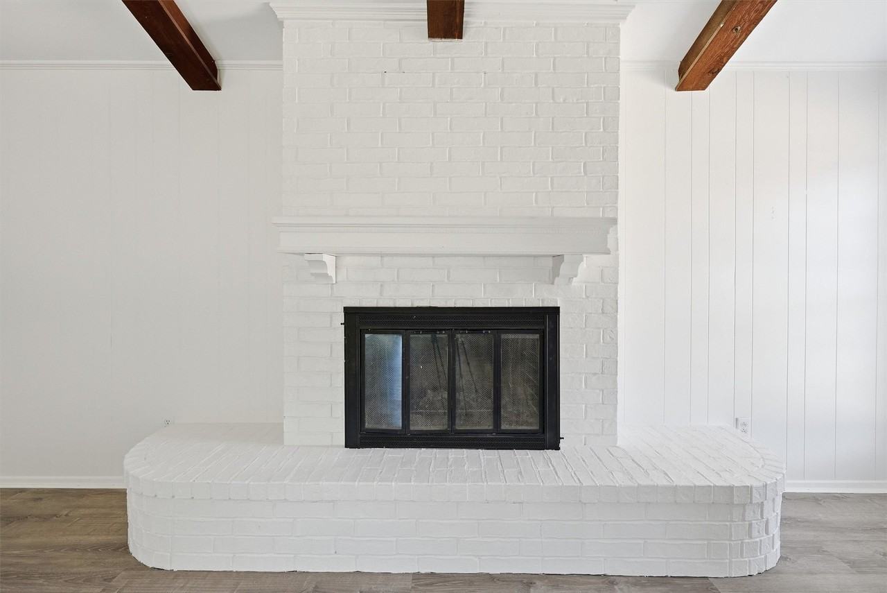 6106 Laredo Ct - Photo 4 of 40