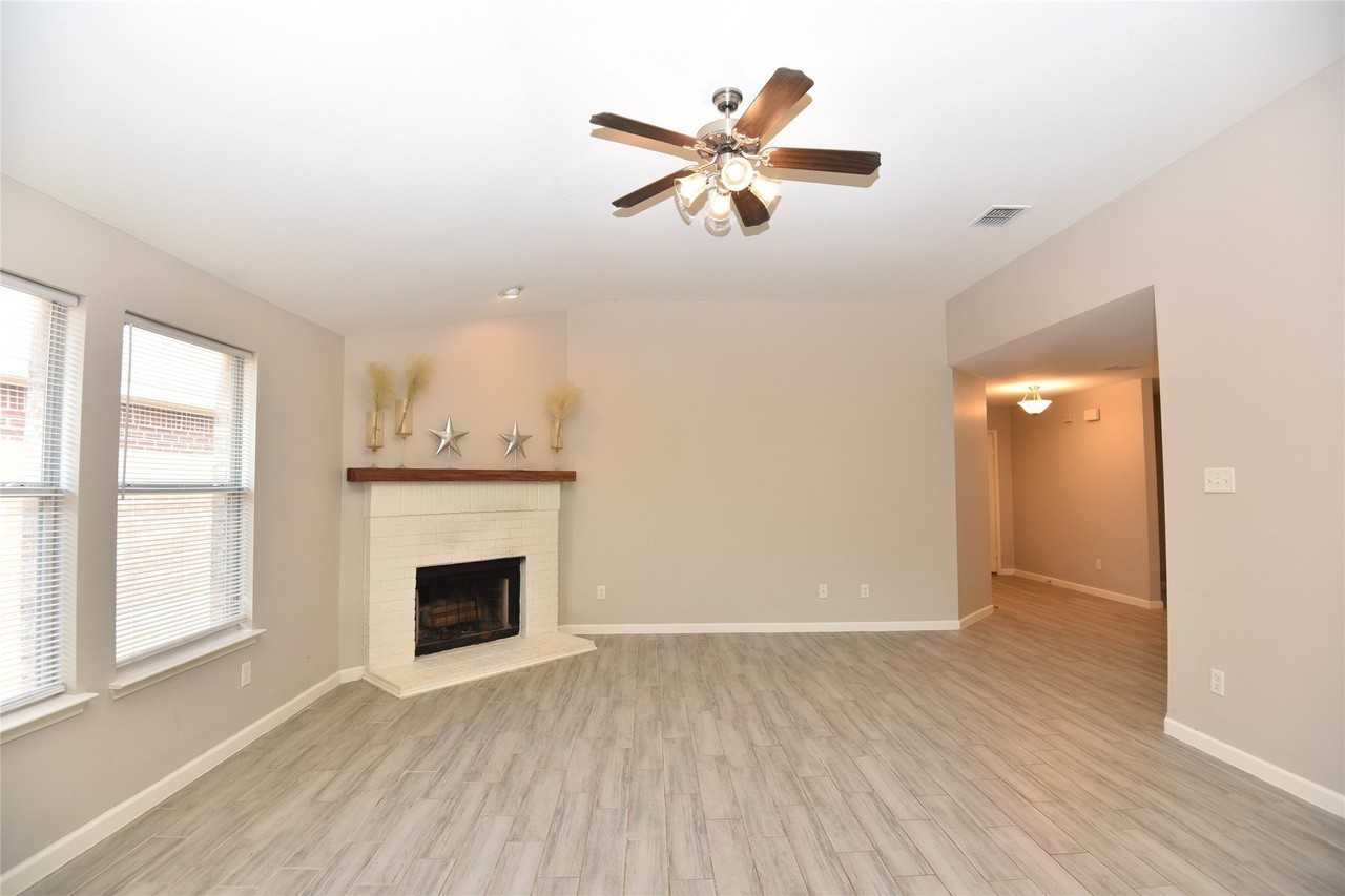 9417 Pastime Ct - Photo 4 of 27