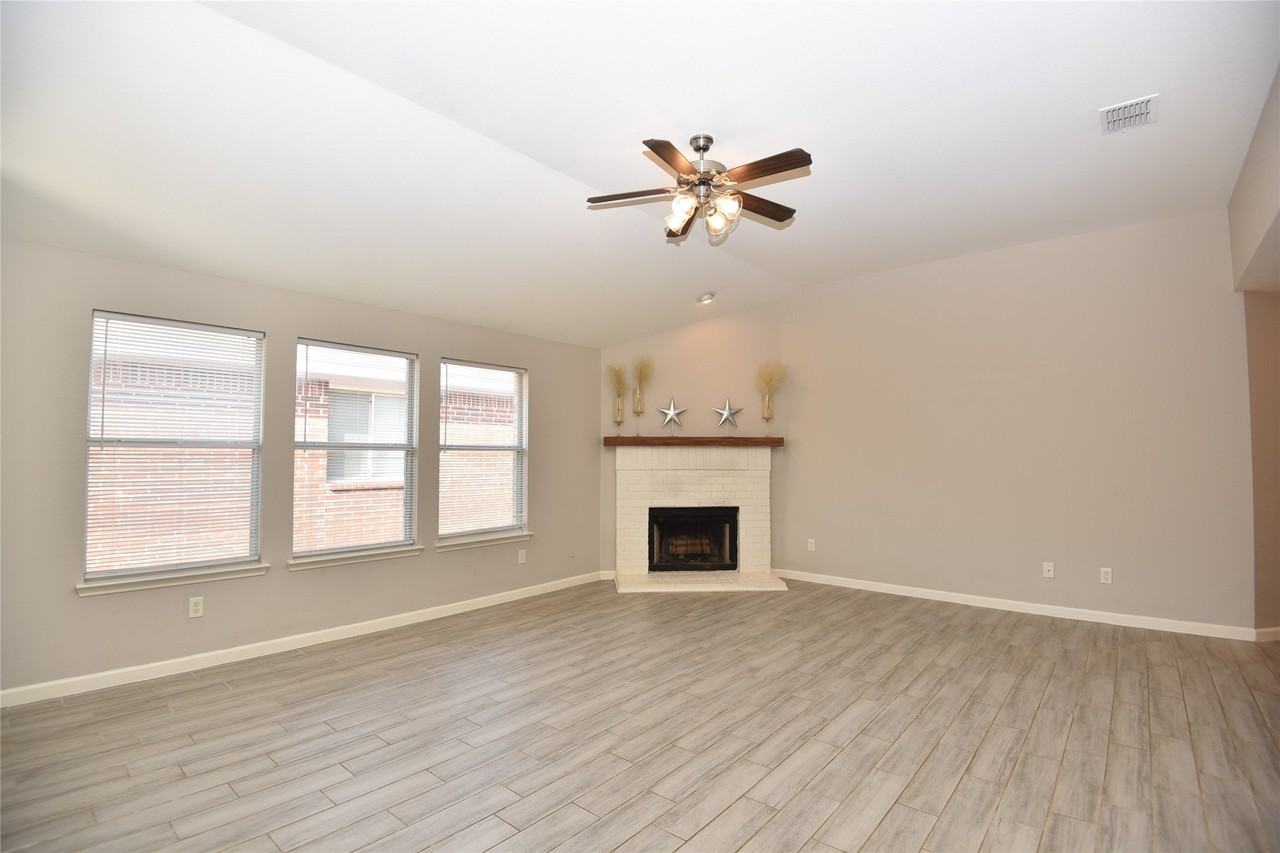 9417 Pastime Ct - Photo 5 of 27