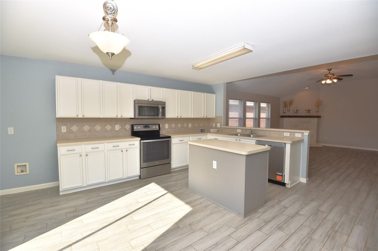 9417 Pastime Ct - Photo 6 of 27