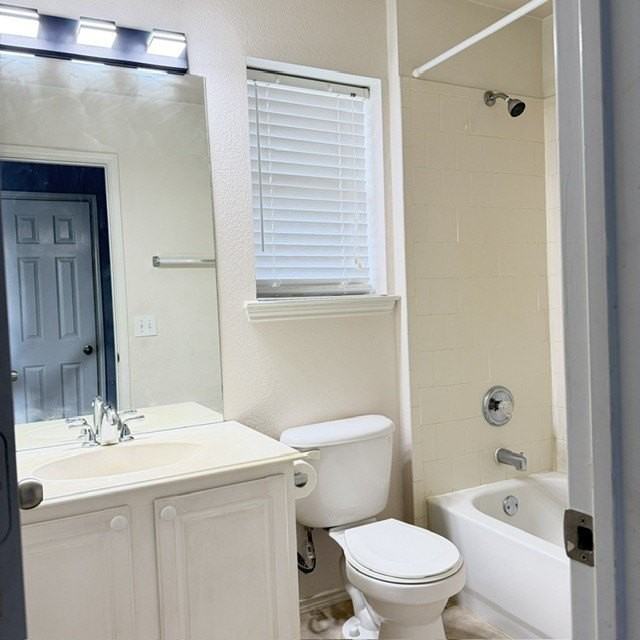 7198 Richmond Dr - Photo 3 of 8