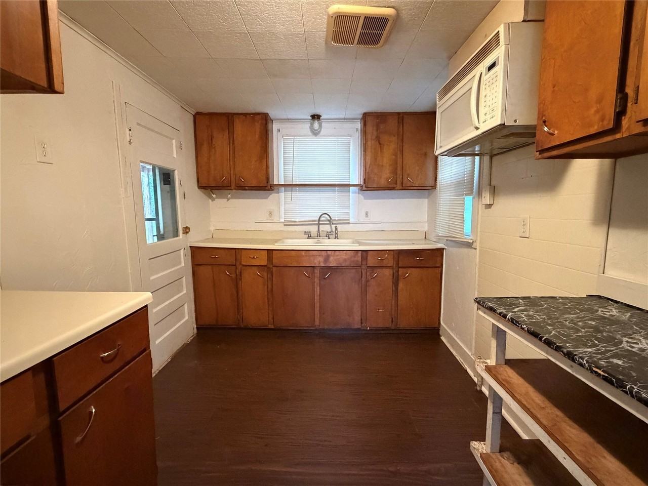 2931 S Barrett Ave - Photo 6 of 18
