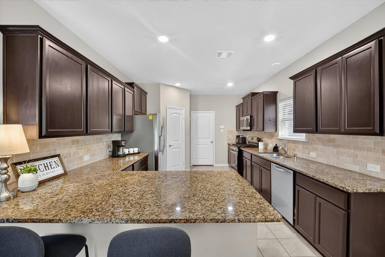10317 Dimmit Pl - Photo 2 of 38