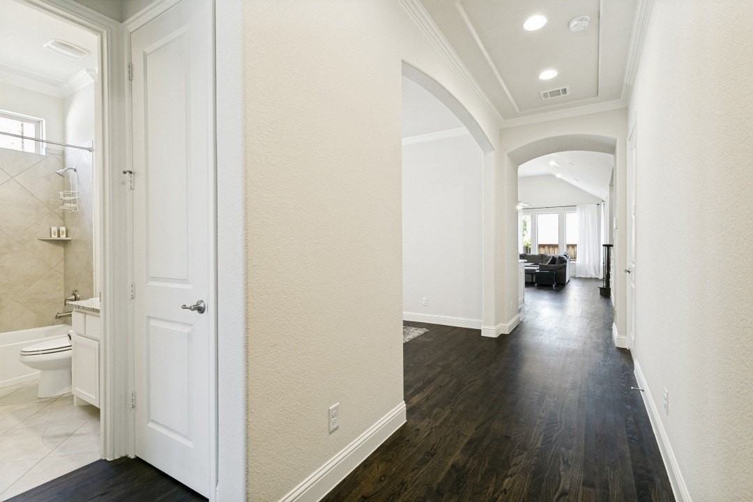 7906 Gulfstream Ln - Photo 2 of 21