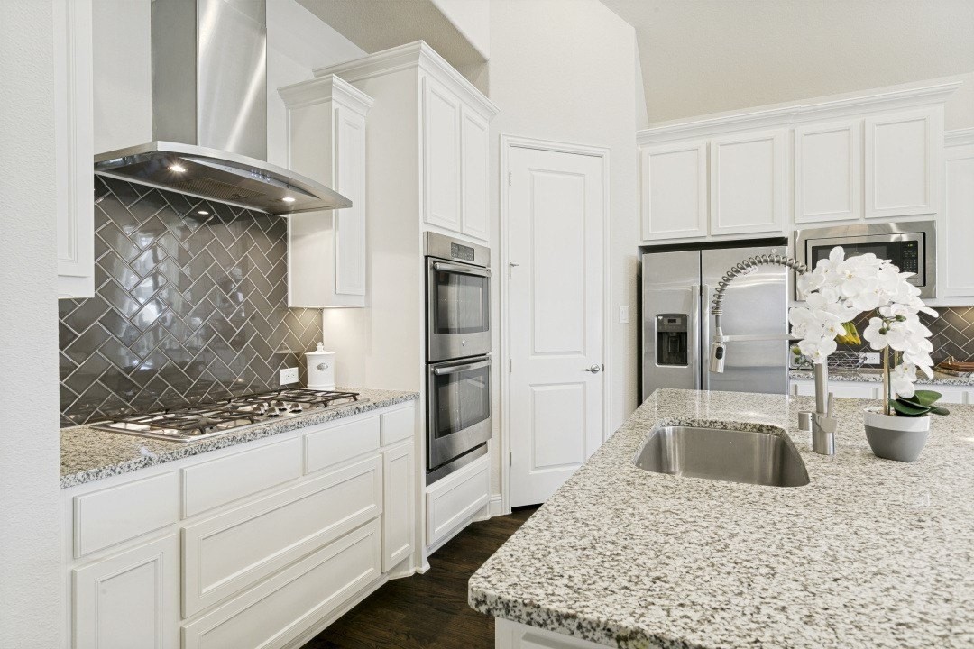 7906 Gulfstream Ln - Photo 4 of 21