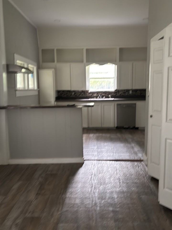 707 S Robinson St - Photo 2 of 7