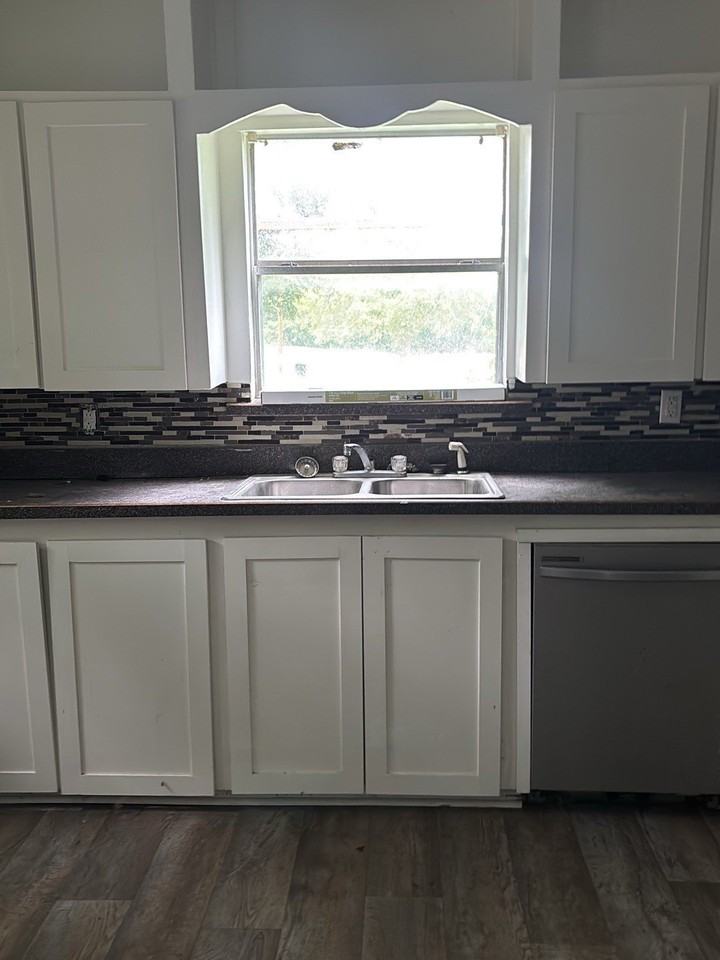707 S Robinson St - Photo 3 of 7