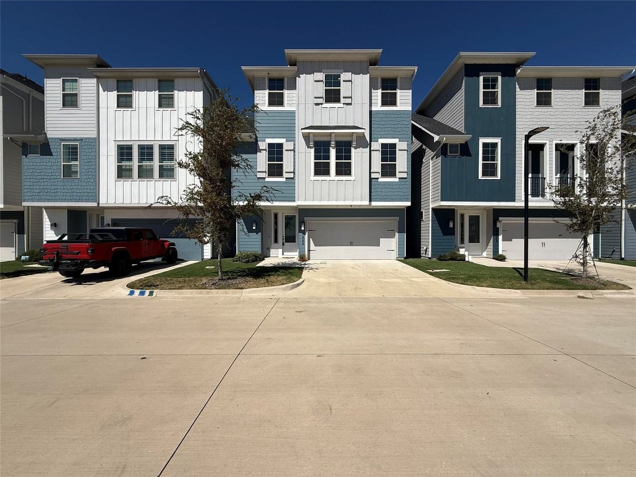 9223 Easy St - Photo 2 of 20