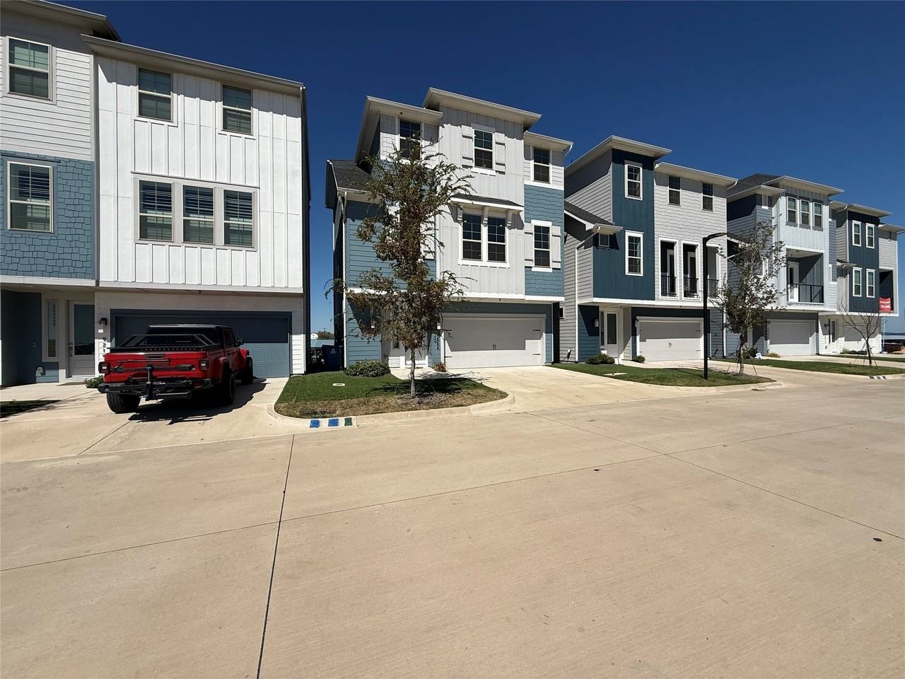 9223 Easy St - Photo 3 of 20
