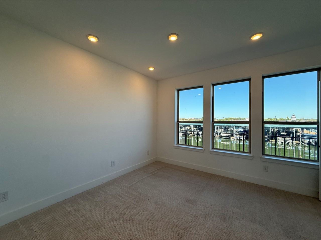 9223 Easy St - Photo 5 of 20