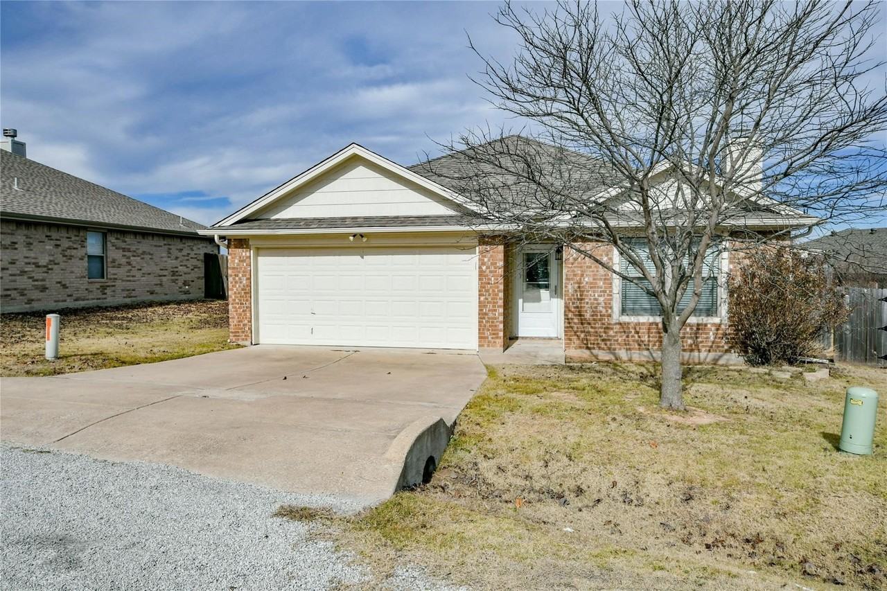 826 Rambling Ct - Photo 2 of 25