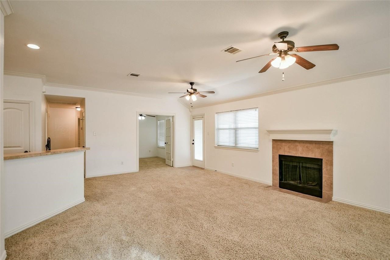 826 Rambling Ct - Photo 3 of 25