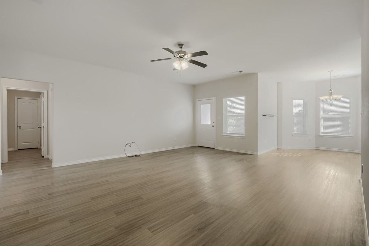 3212 Sweetwater Way - Photo 4 of 17