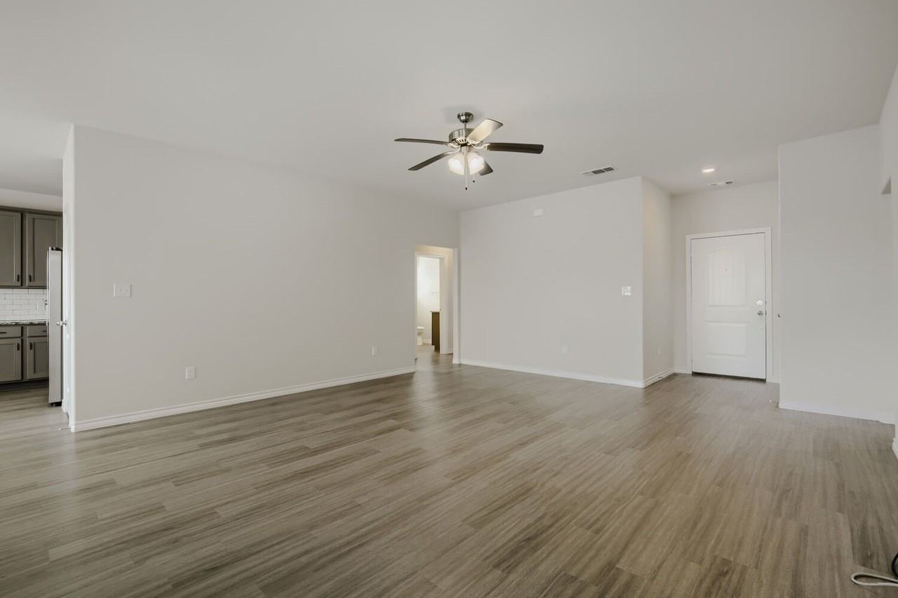 3212 Sweetwater Way - Photo 5 of 17