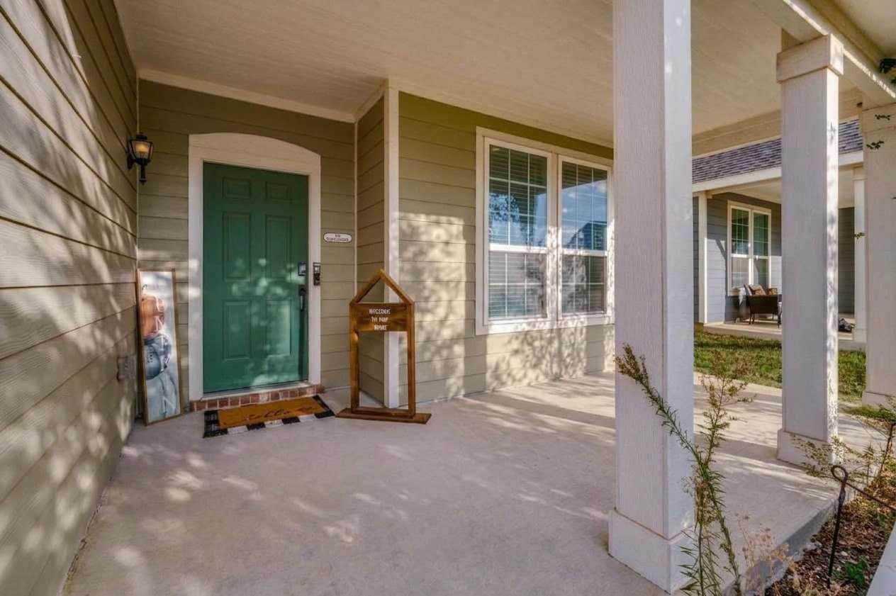 1608 Hinckley Ave - Photo 2 of 25