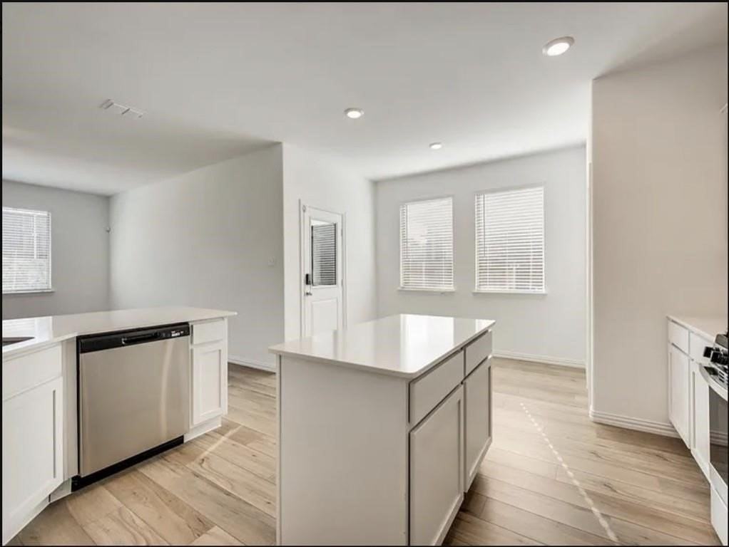 3101 Paruament Dr - Photo 3 of 15