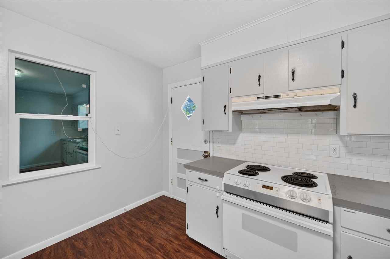 301 Dellis St - Photo 5 of 24