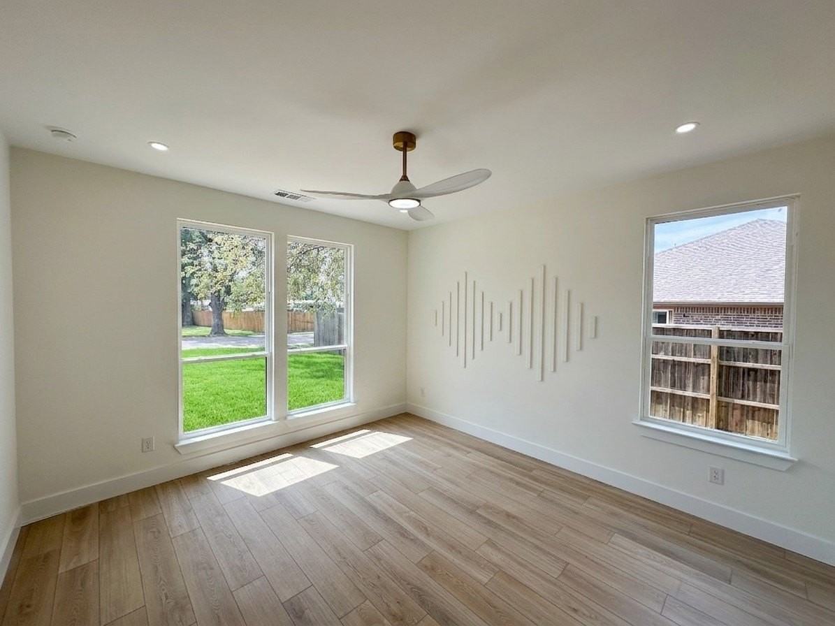 338 Texana St - Photo 4 of 14