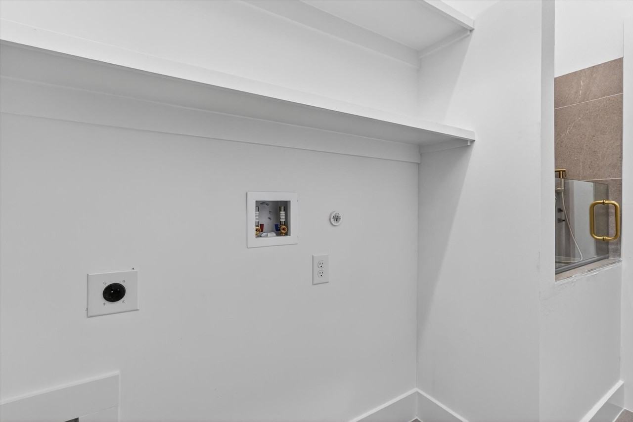 1621 Bannock Ave - Photo 6 of 28