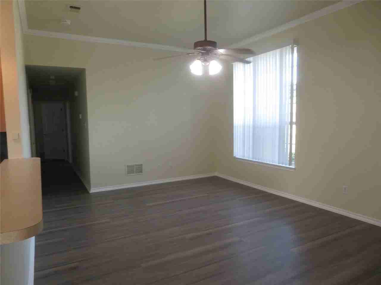 100 Roaring Springs Dr - Photo 2 of 11