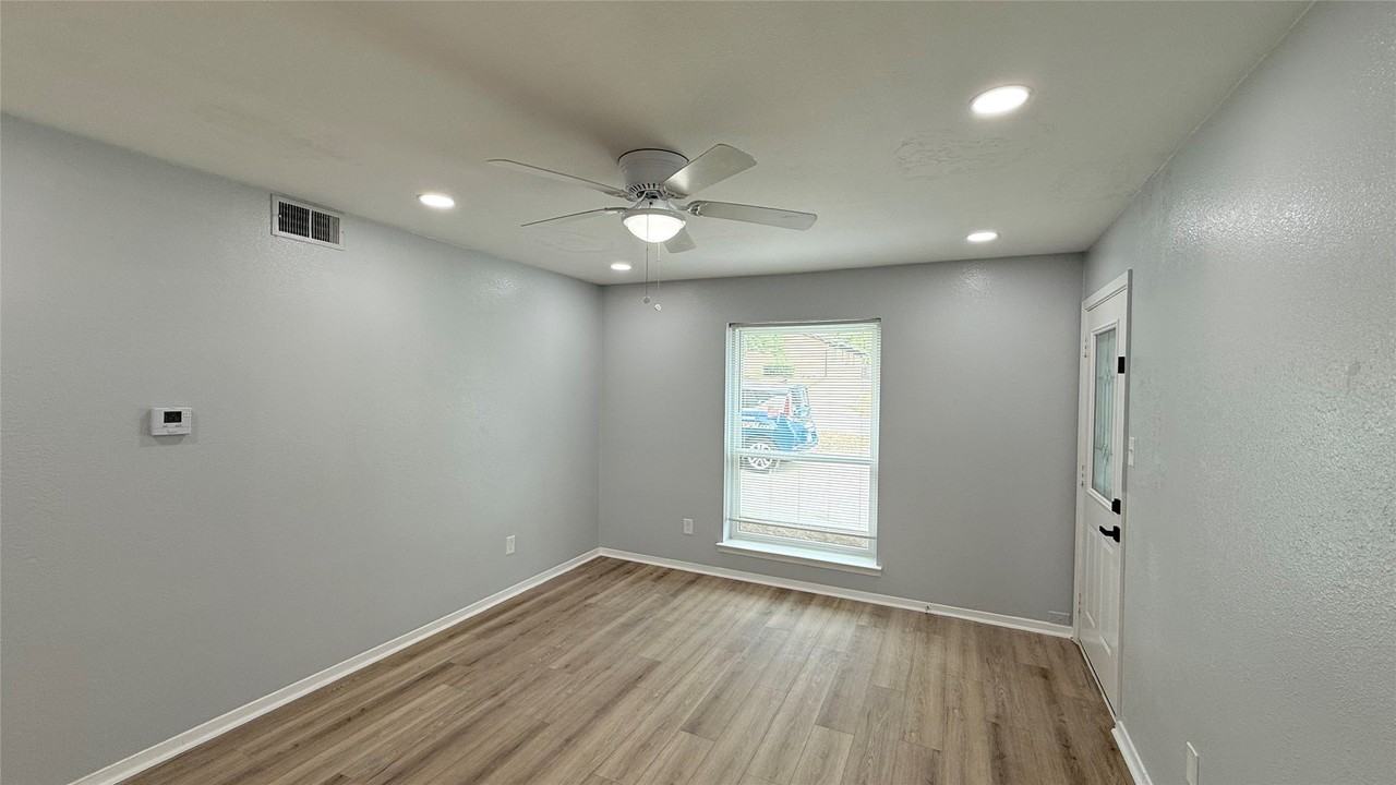 8001 Carrick St #B - Photo 5 of 10