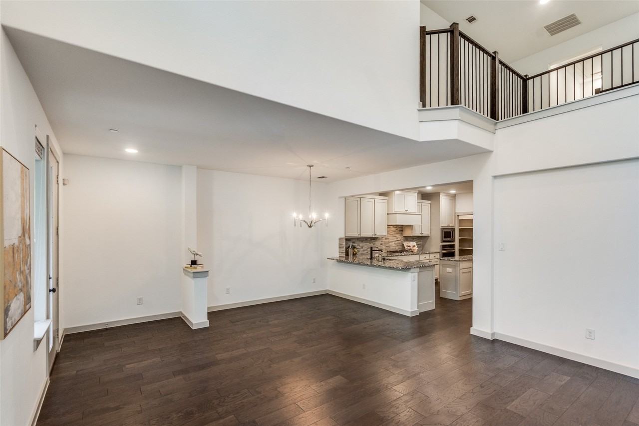 1423 Lamb Dr - Photo 5 of 25