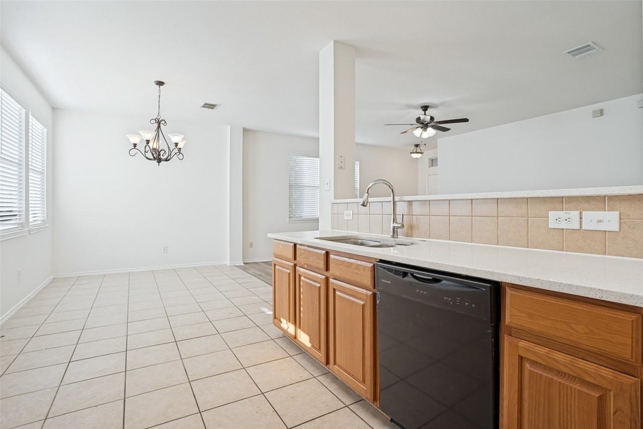 1507 Bankston Dr - Photo 3 of 25