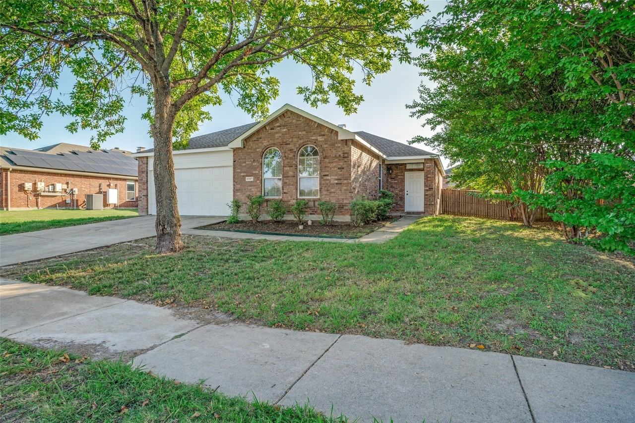 1507 Bankston Dr - Photo 5 of 25