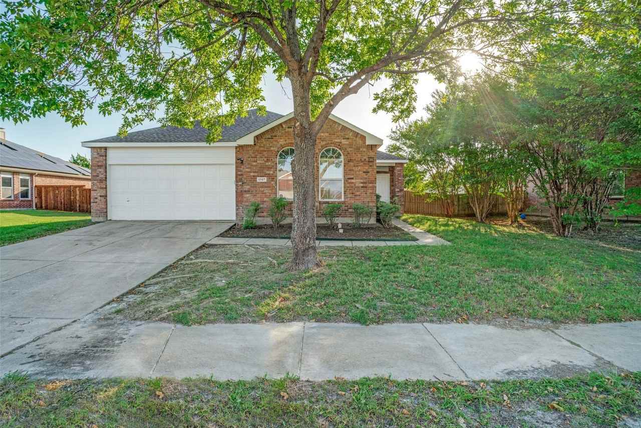 1507 Bankston Dr - Photo 6 of 25