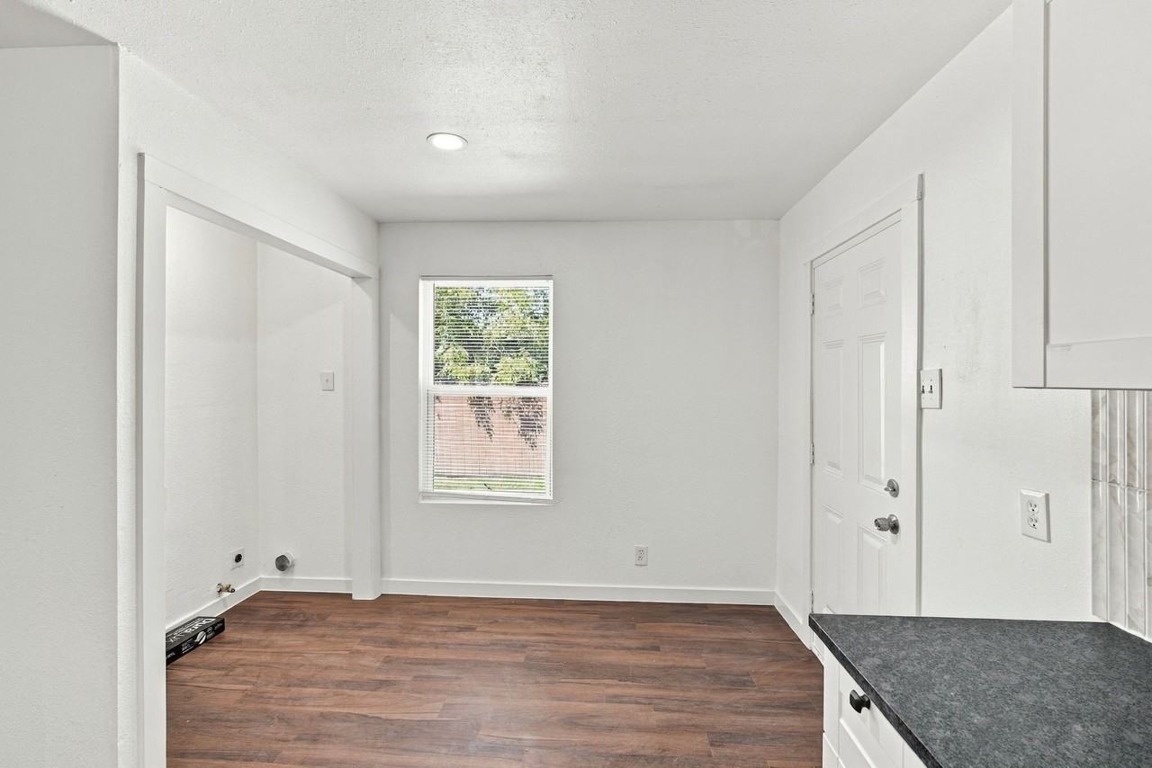 3215 Hillglenn Rd - Photo 4 of 11