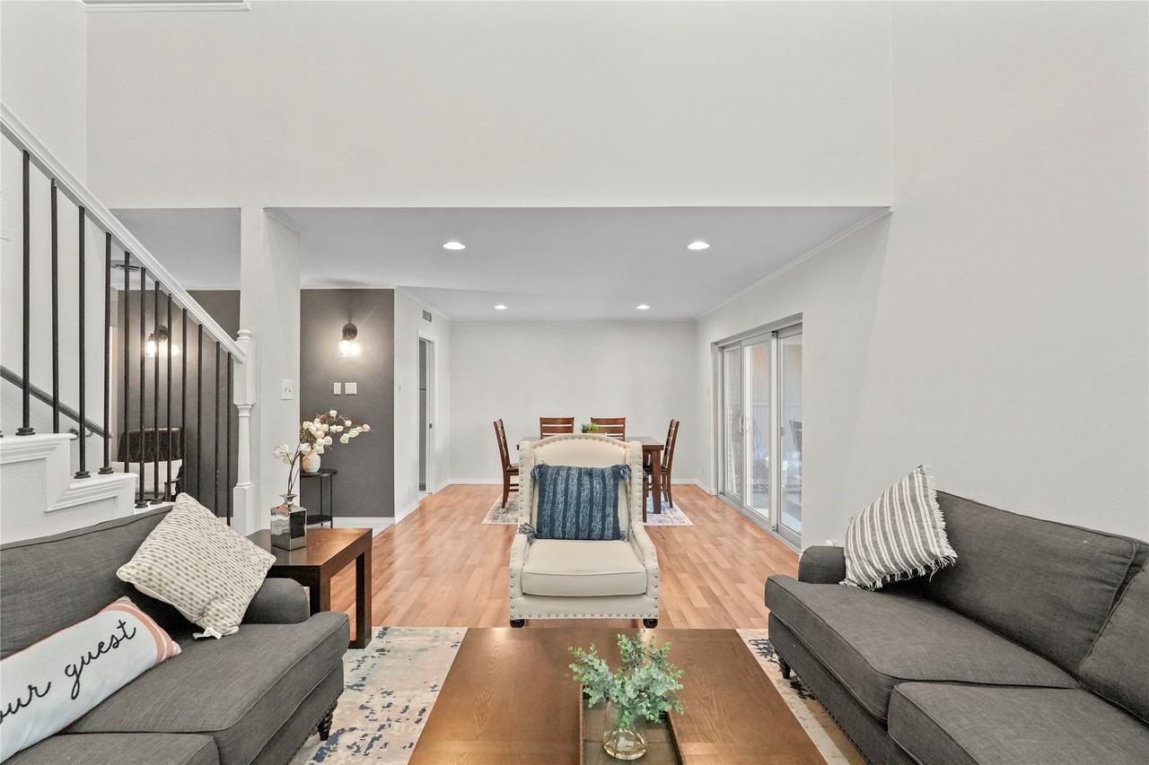 550 E Avenue J #B - Photo 2 of 30