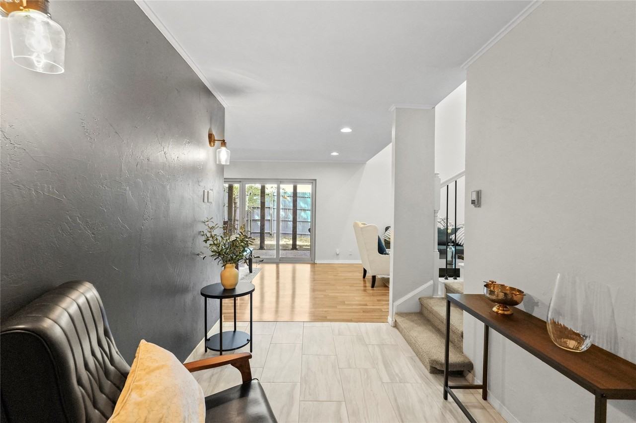 550 E Avenue J #B - Photo 5 of 30