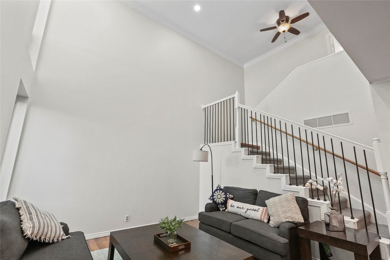 550 E Avenue J #B - Photo 6 of 30