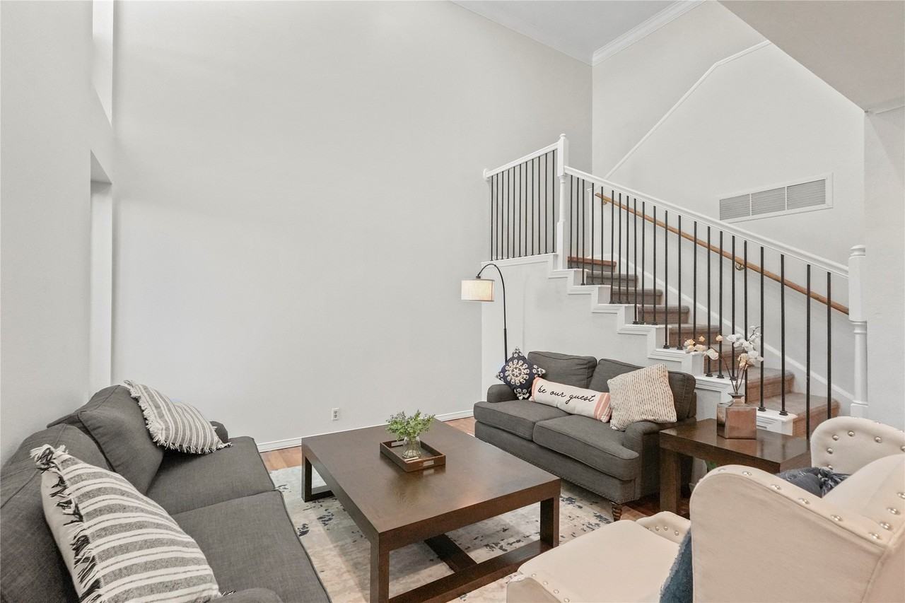 550 E Avenue J #B - Photo 7 of 30