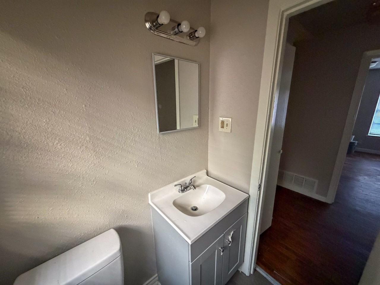 119 Vandenburg Dr - Photo 4 of 8