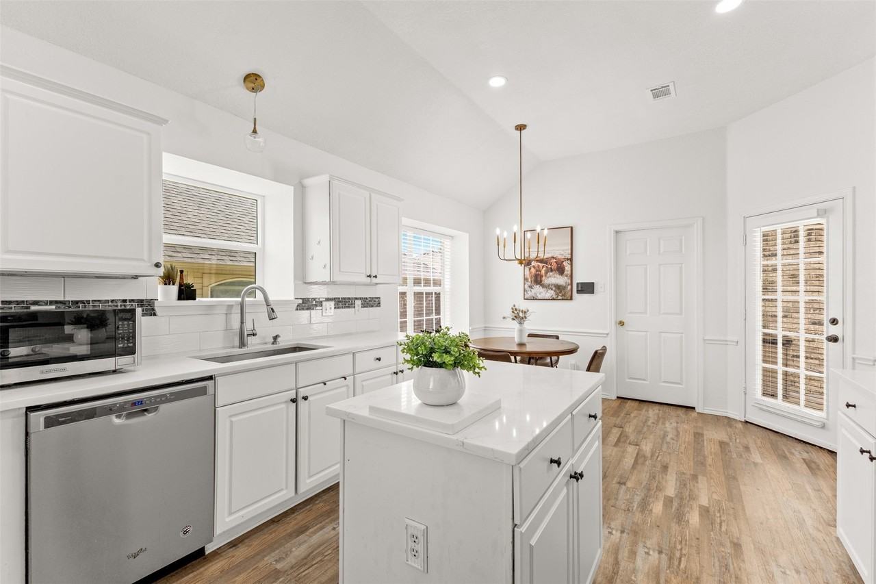 1938 Woodglen Dr - Photo 6 of 35