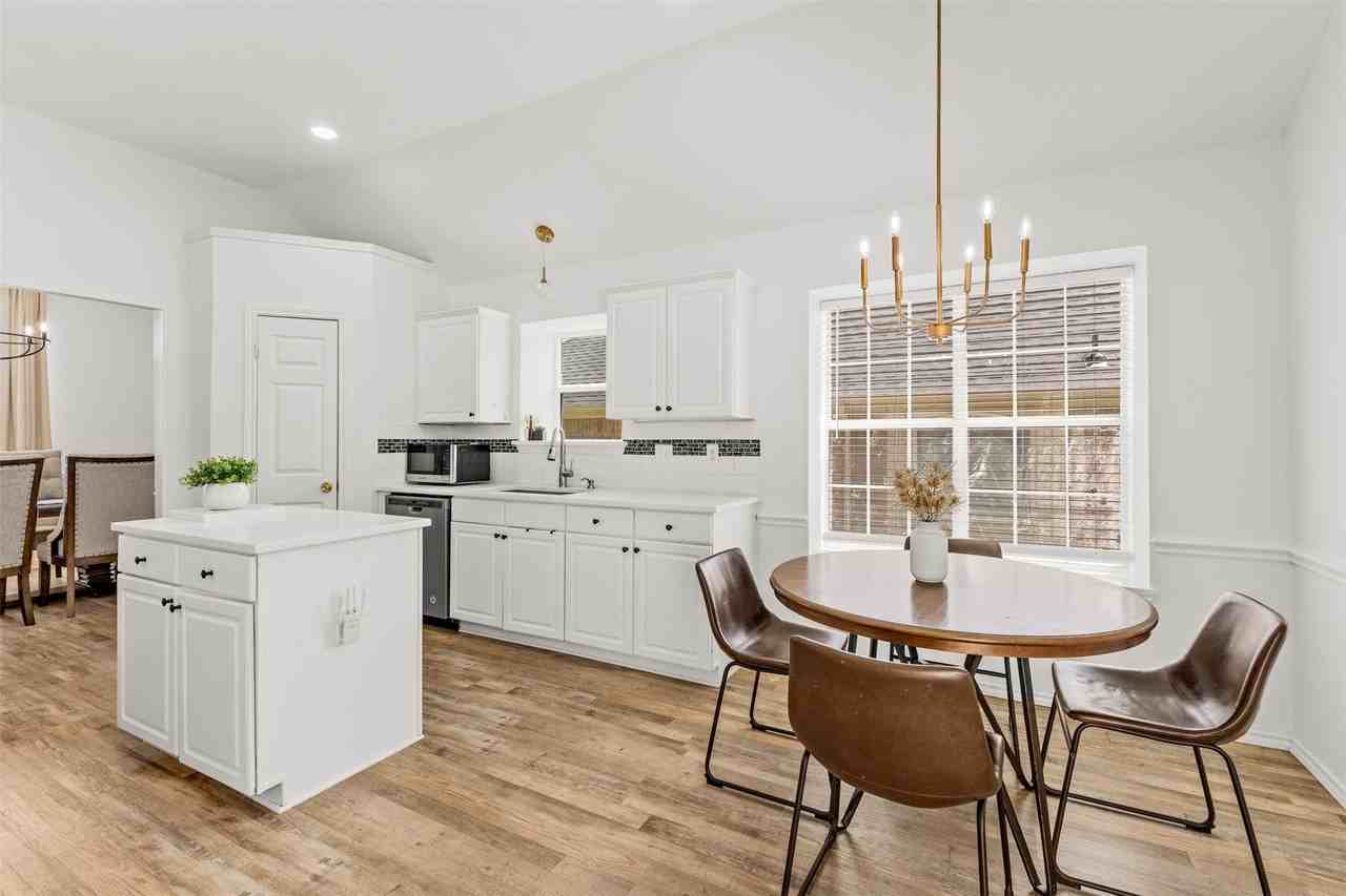 1938 Woodglen Dr - Photo 7 of 35