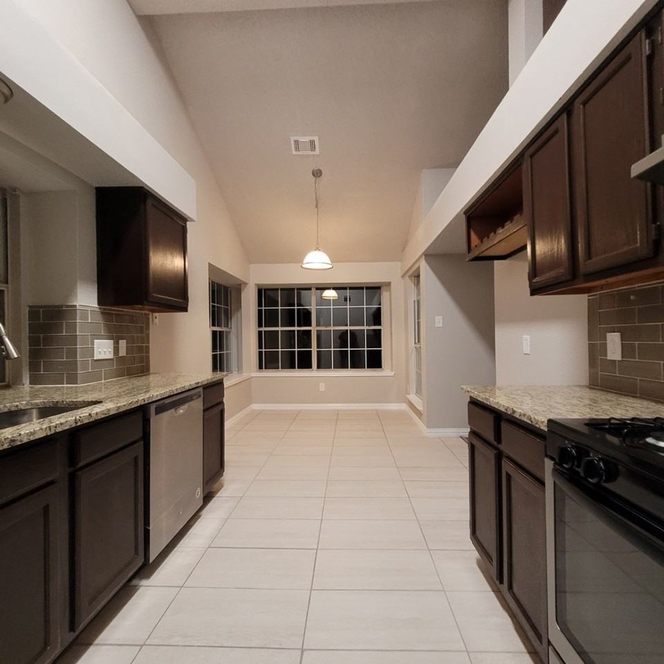 8006 Yacht Club Dr - Photo 5 of 15
