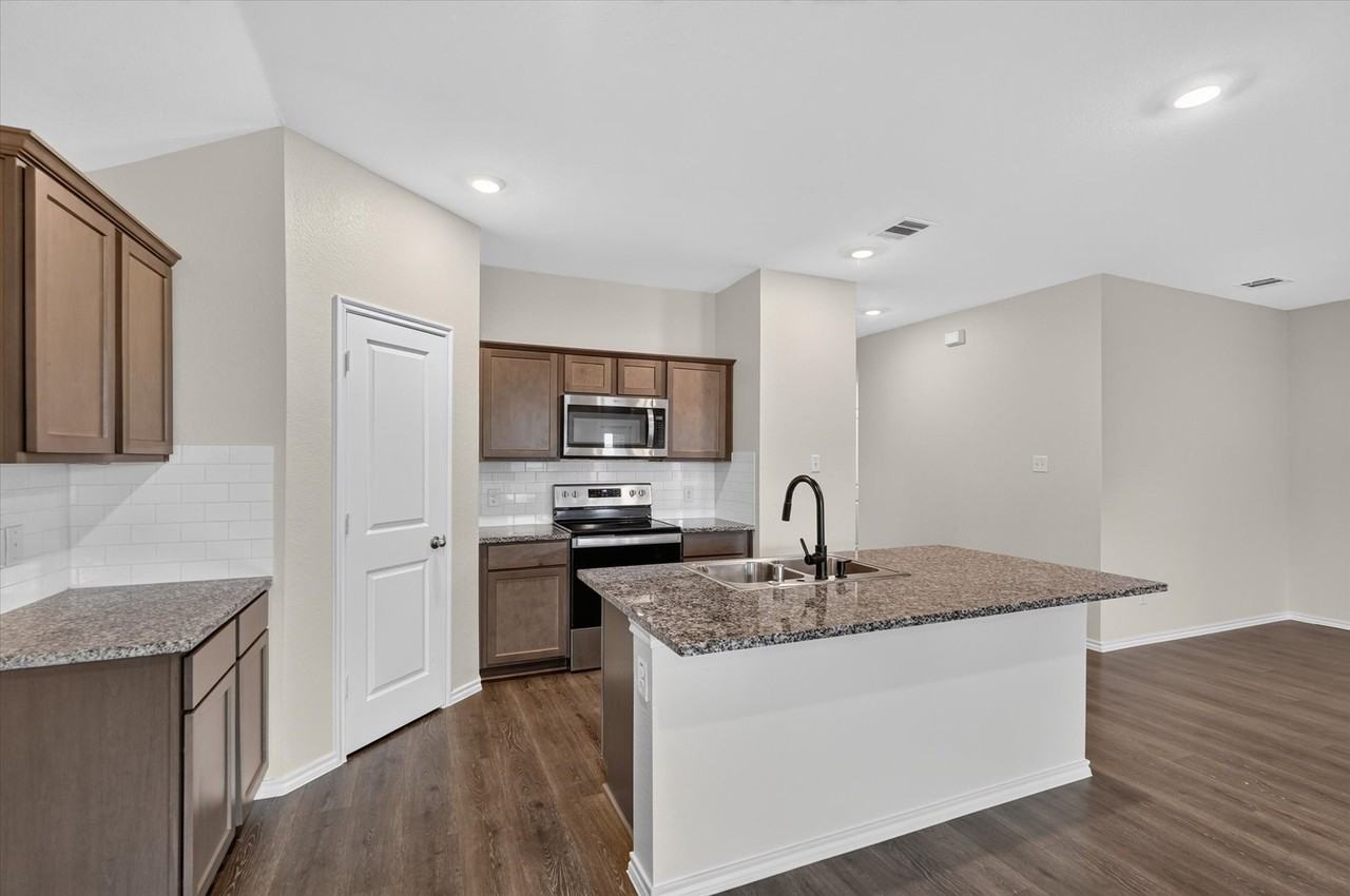 114 Real Quiet Ln - Photo 3 of 29