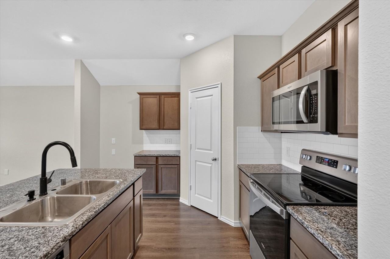 114 Real Quiet Ln - Photo 5 of 29