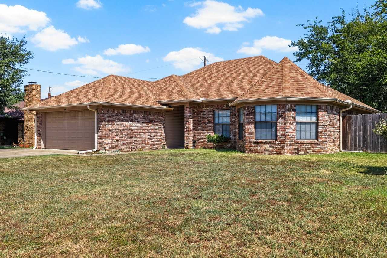 1100 Markeda St - Photo 4 of 35