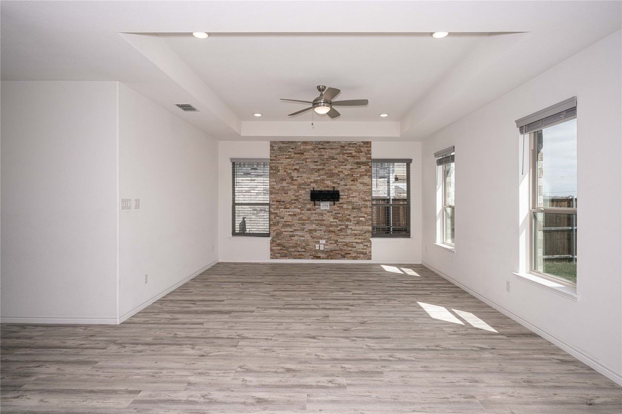 3508 Highland Bayou Dr - Photo 4 of 20