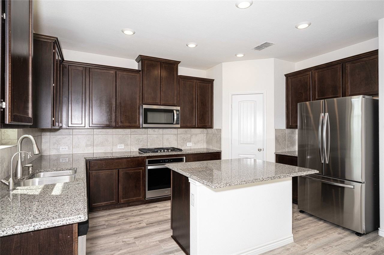 3508 Highland Bayou Dr - Photo 5 of 20
