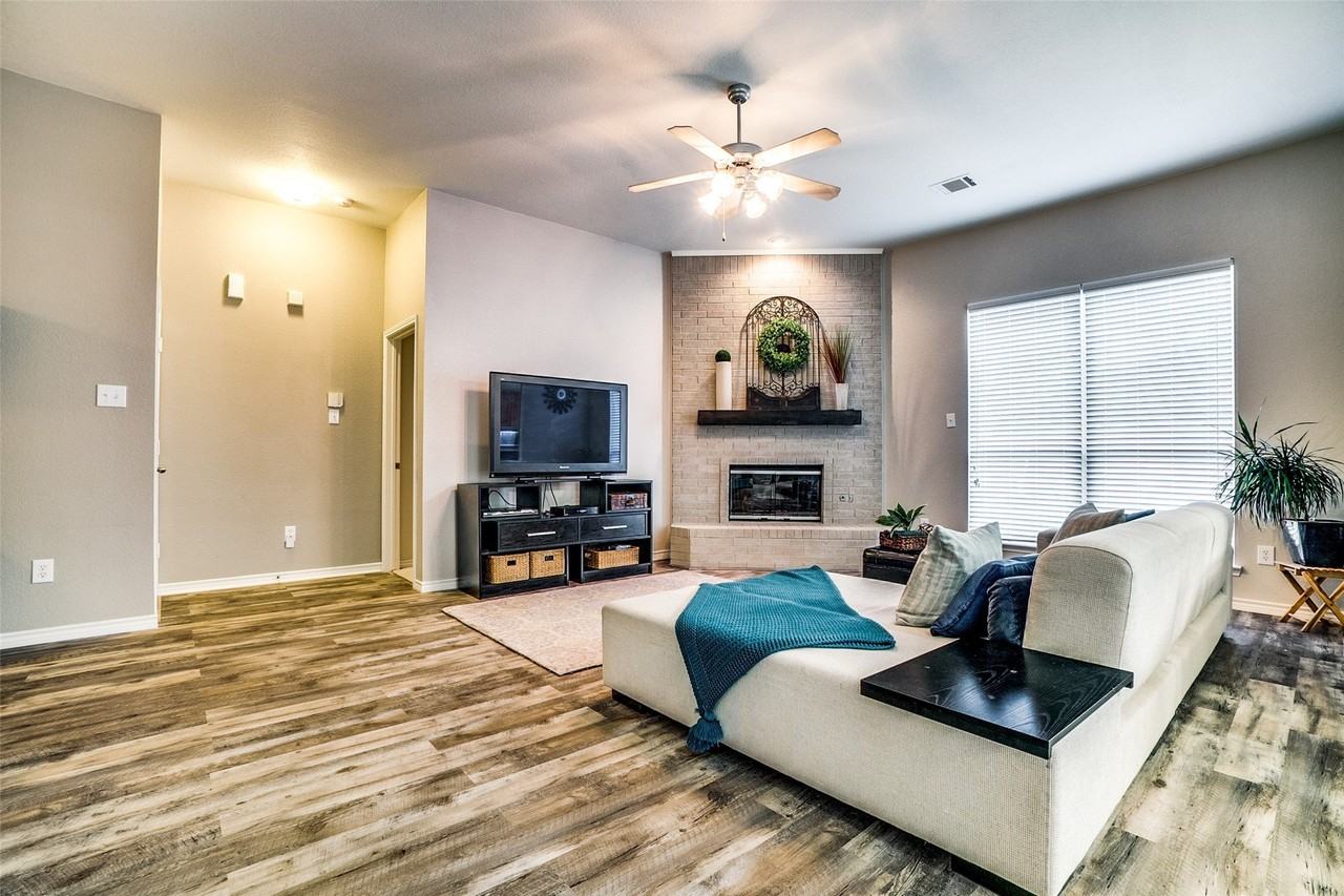 15555 Wrangler Dr - Photo 5 of 22