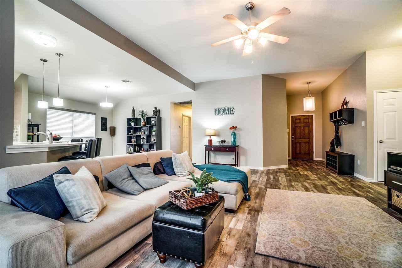 15555 Wrangler Dr - Photo 6 of 22