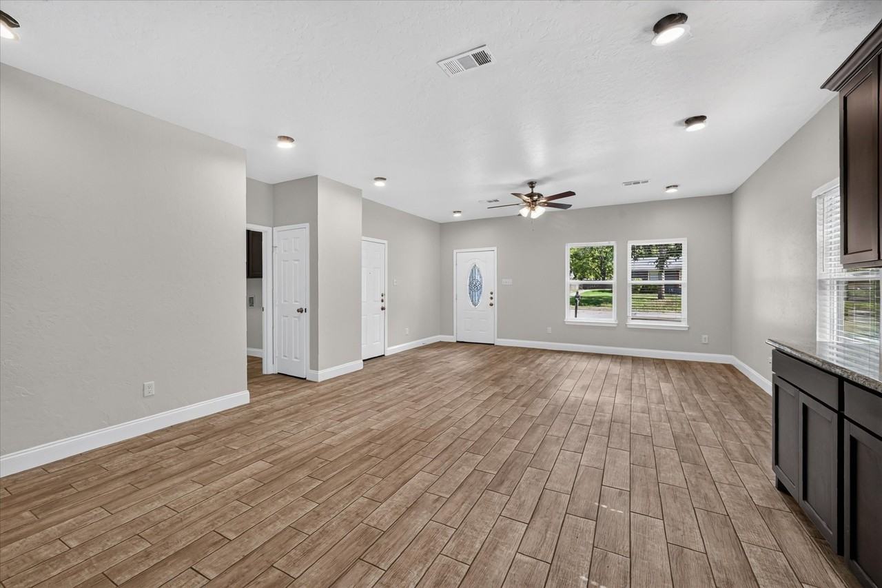 1719 Park St - Photo 3 of 27