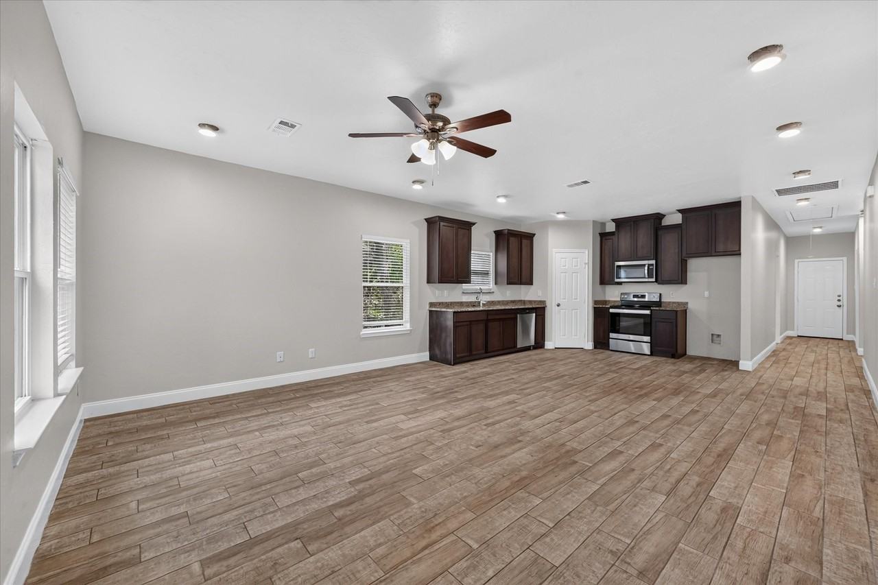 1719 Park St - Photo 4 of 27