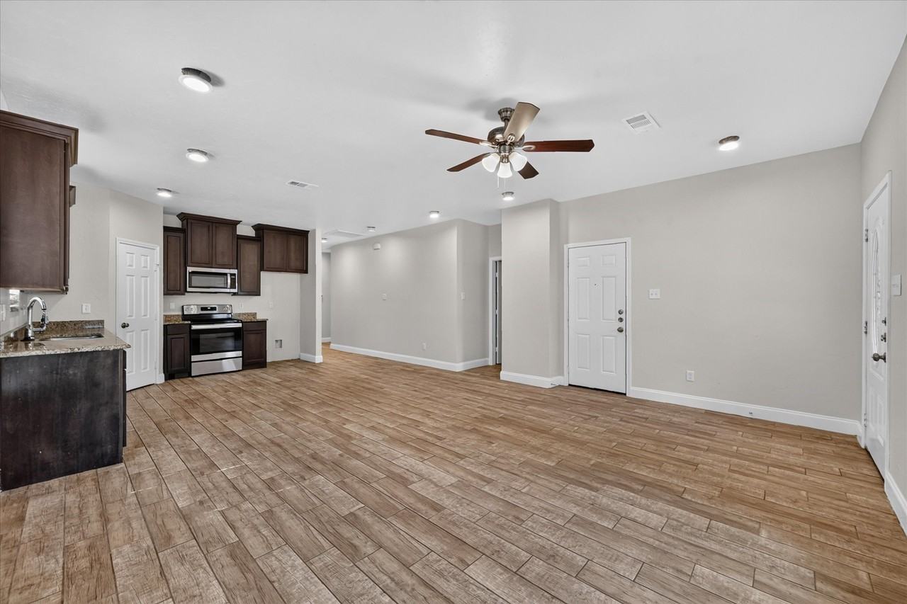 1719 Park St - Photo 5 of 27