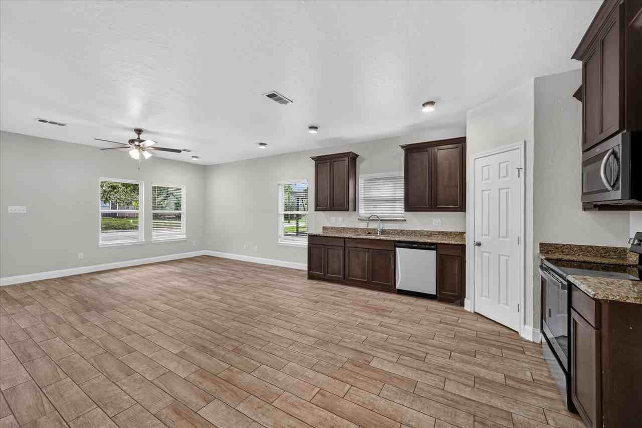 1719 Park St - Photo 7 of 27