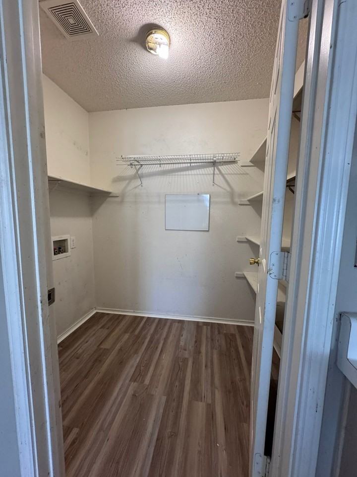 5409 Comanche Wells Dr - Photo 4 of 18